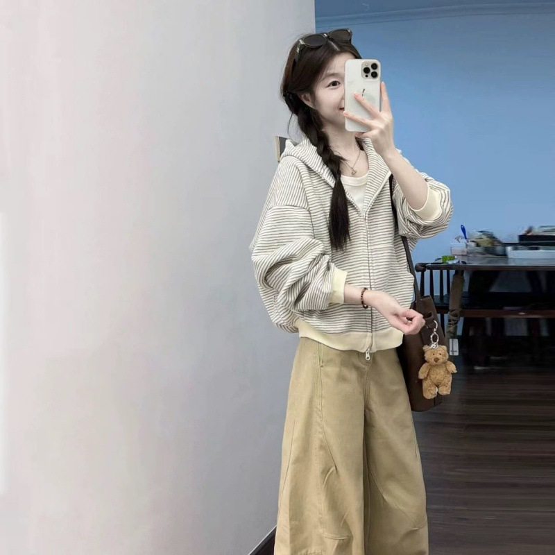เสื้อผ้าผู้หญิงฤดูใบไม้ร่วงและ - Winter Clothing Drawing บทวิจารณ์และราคา